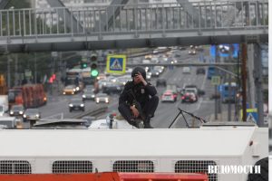 В Москве полиция в броне и с автоматами