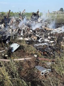 Обломки сбитого вертолета Ка-52 ВКС РФ в районе поселка Таловая Воронежской области